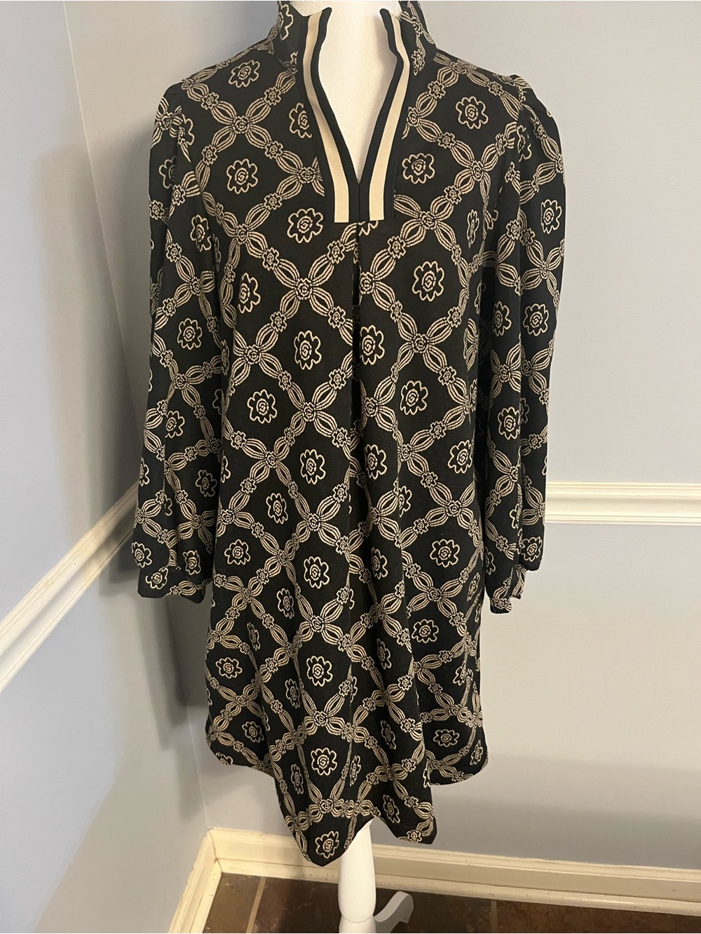 Umgee Black Long Sleeve Patterned Shift Dress with Cream Motif